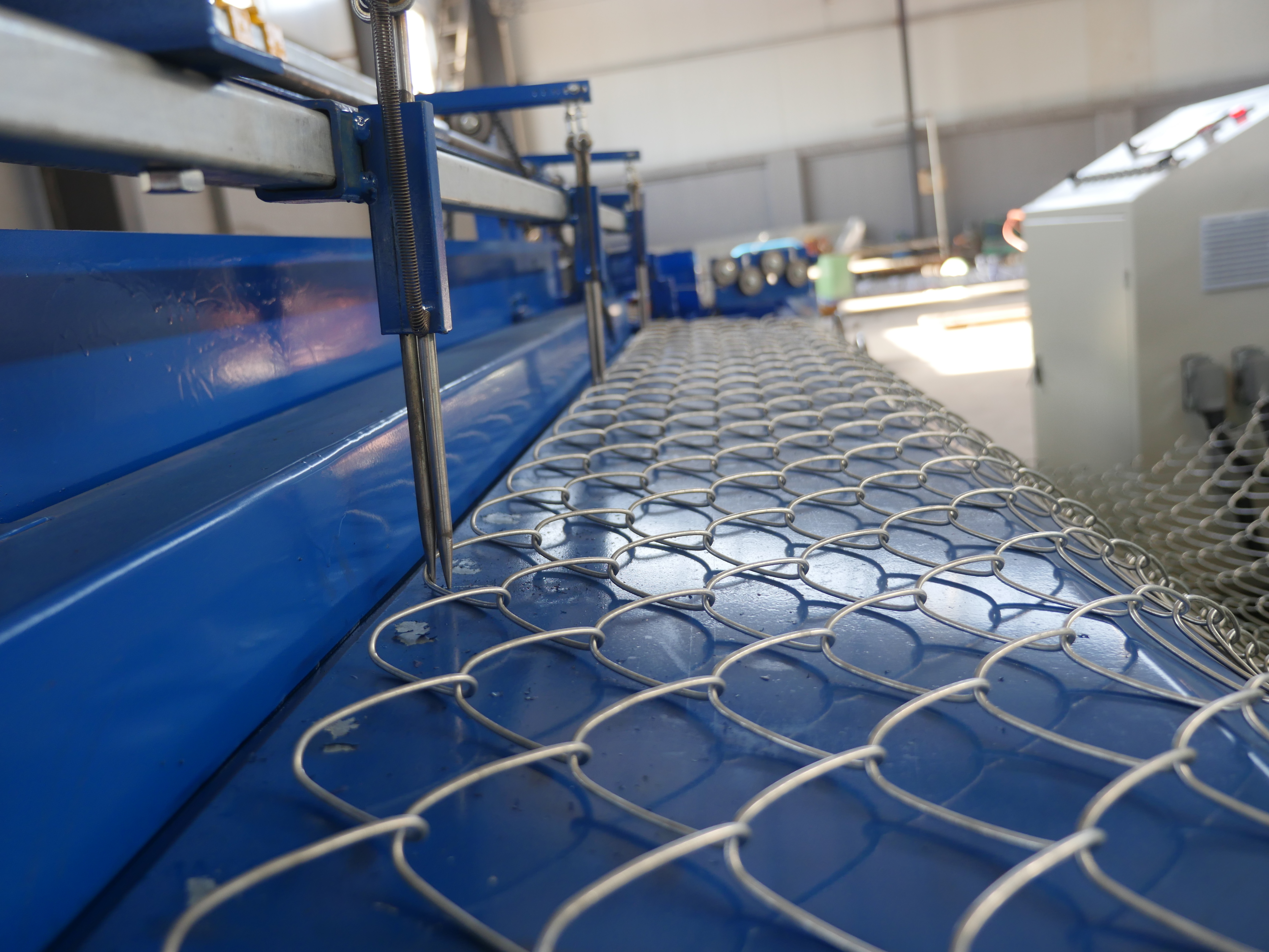 Fully Automatic Chain Link Fencing Machine Application: Construction