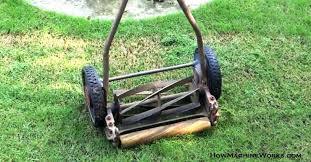 Manual Grass Cutting Machine