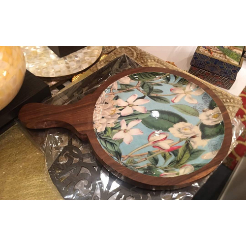 लकड़ी की सर्विंग ट्रे