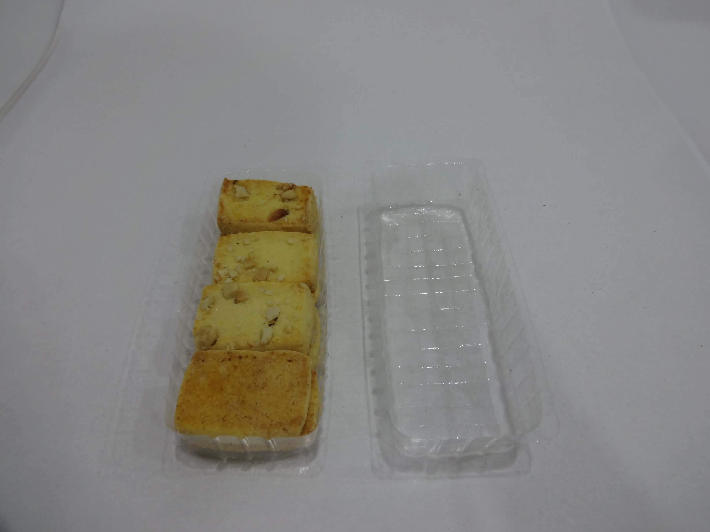 Bar Cake Tray Hardness: It Hard Enough To Protect The Goods In It