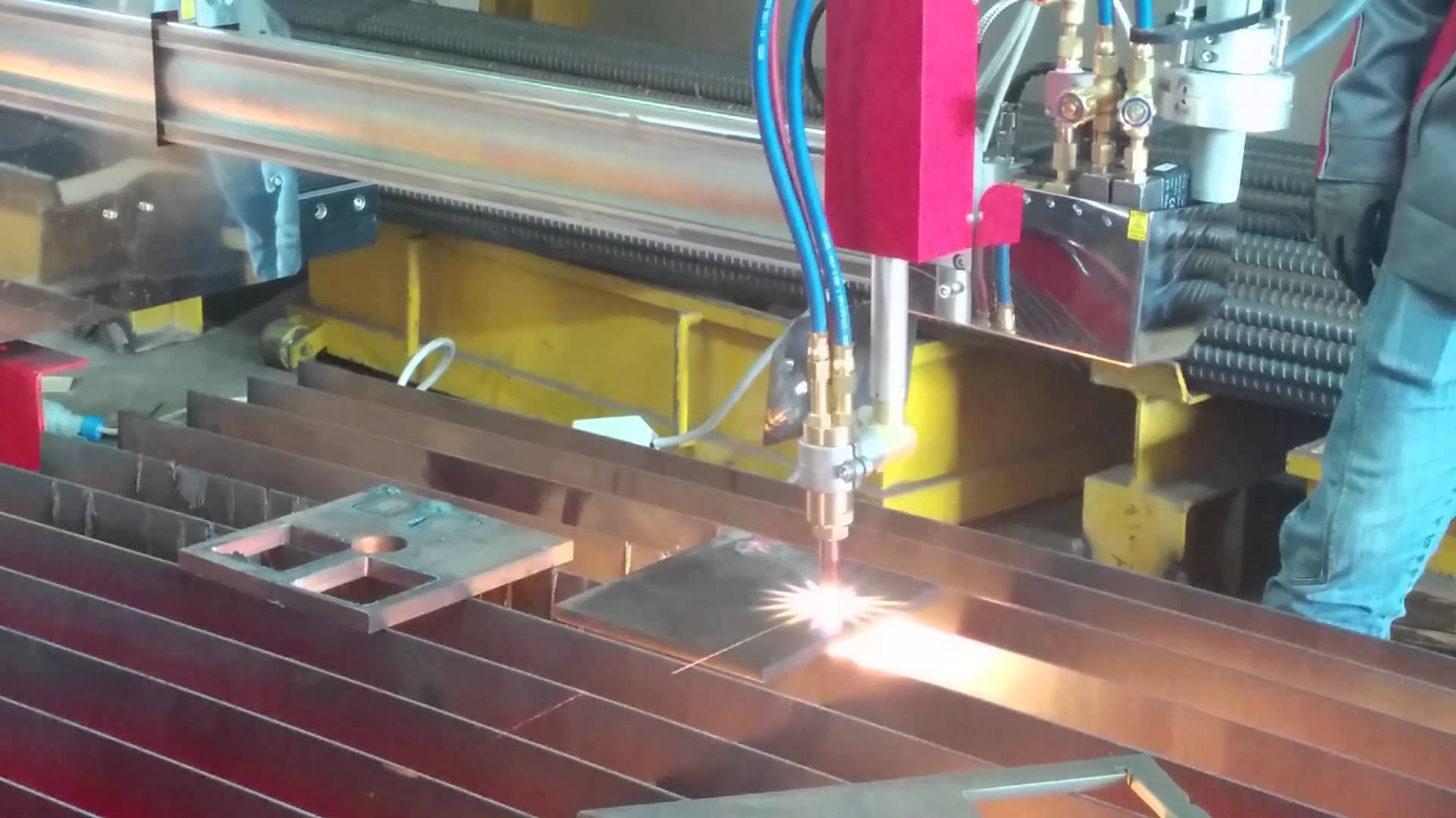Cnc Cutting Machine - Steel, 3000x1500x750 Mm, Red | Automatic Operation, Oxyfuel And Plasma Cutting, 100 Mm Cutting Thickness, 500 Mm/min Cutting Speed, Cad/cam Software Included