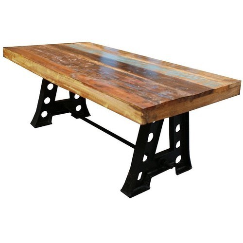 लकड़ी के शीर्ष के साथ प्राचीन ए लेग आयरन टेबल