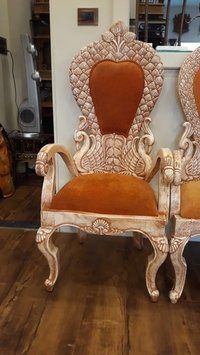  प्राचीन लकड़ी की कुर्सी