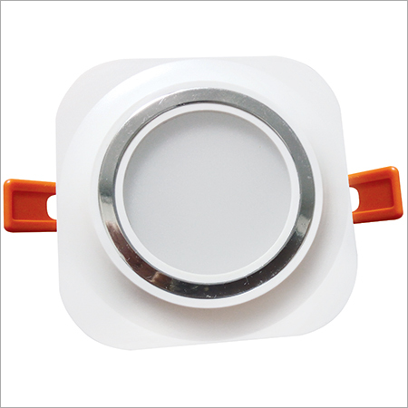 स्क्वायर सिल्वर रिंग कंसील