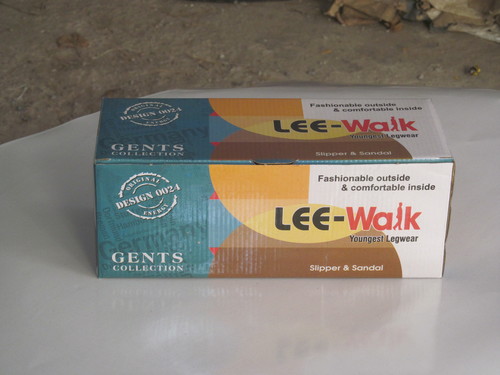 लहरदार जूते का बॉक्स