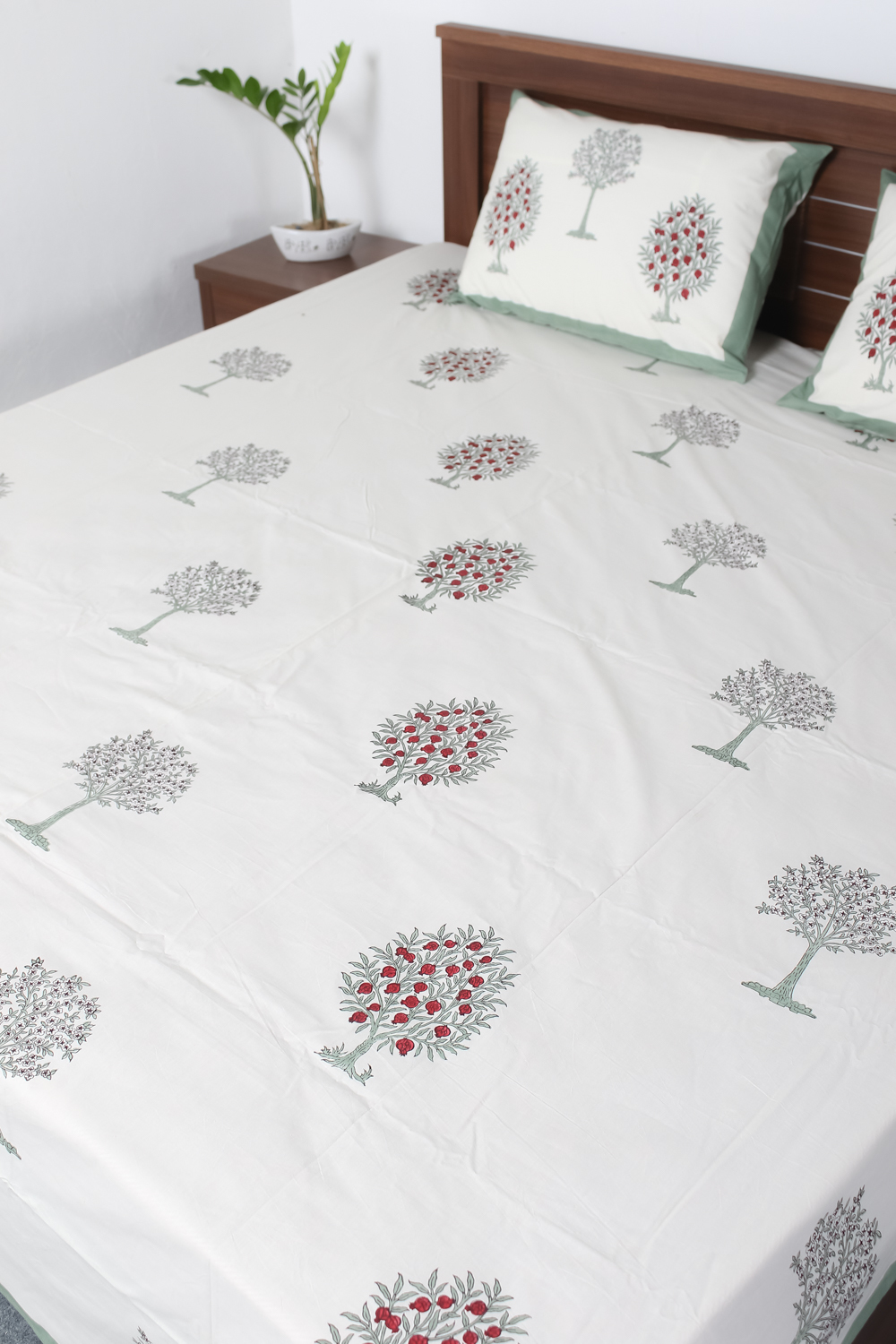 White Cotton Printed Bedsheet