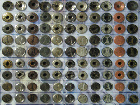 जीन मेटल बटन