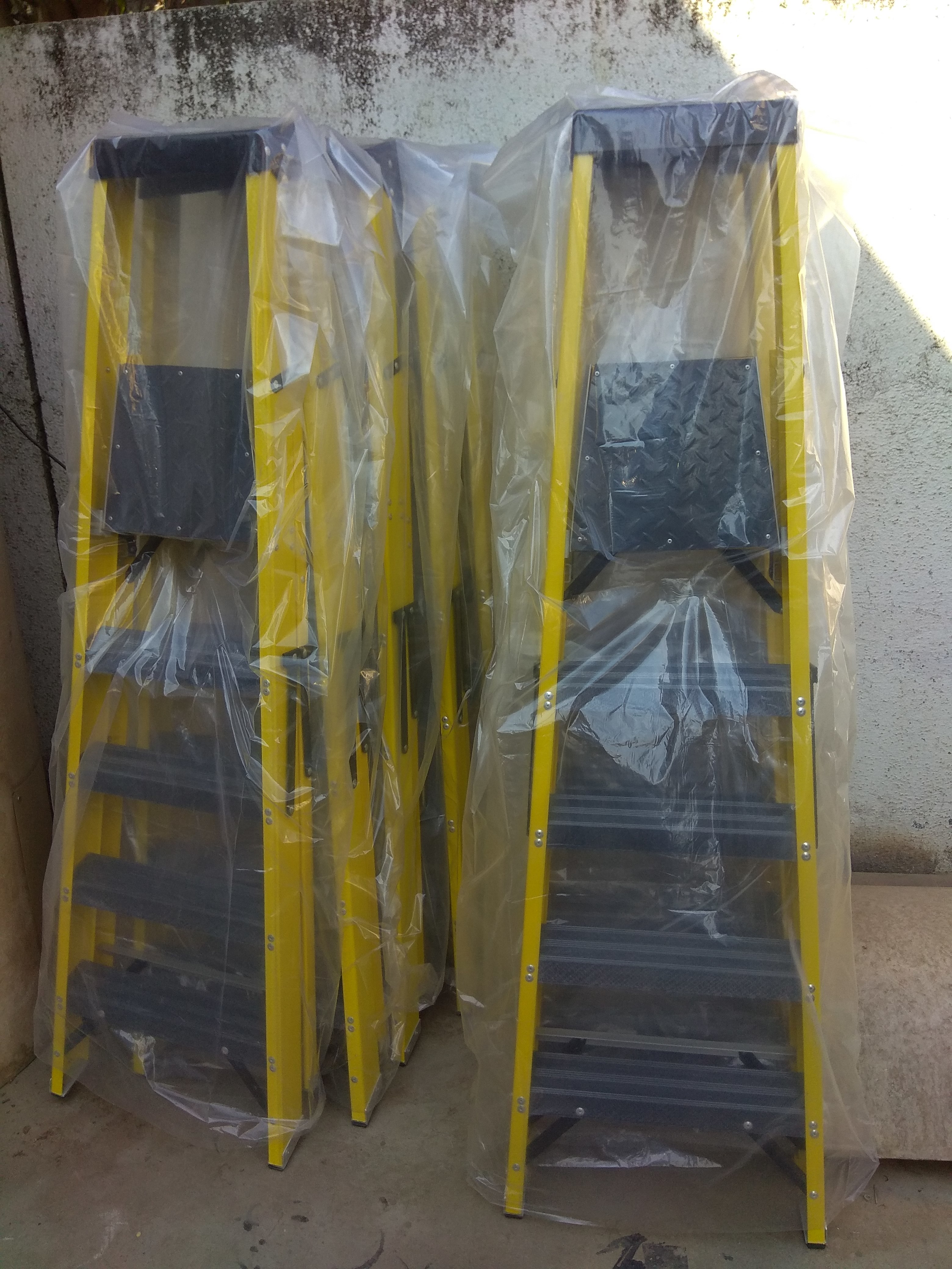 Frp Industrial Platform Ladder - Heavy Duty Fiberglass Design | Non-conductive Safety Features For Electrical Work