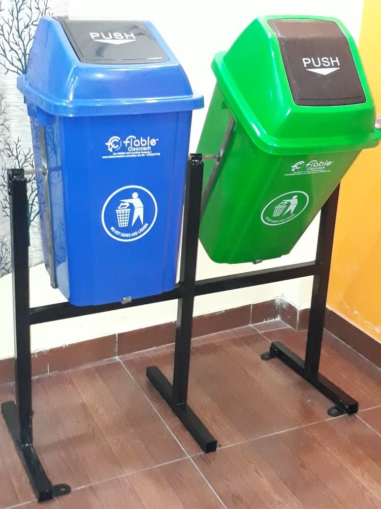 Stainless Steel And Plastic Pole Bin Dustbin