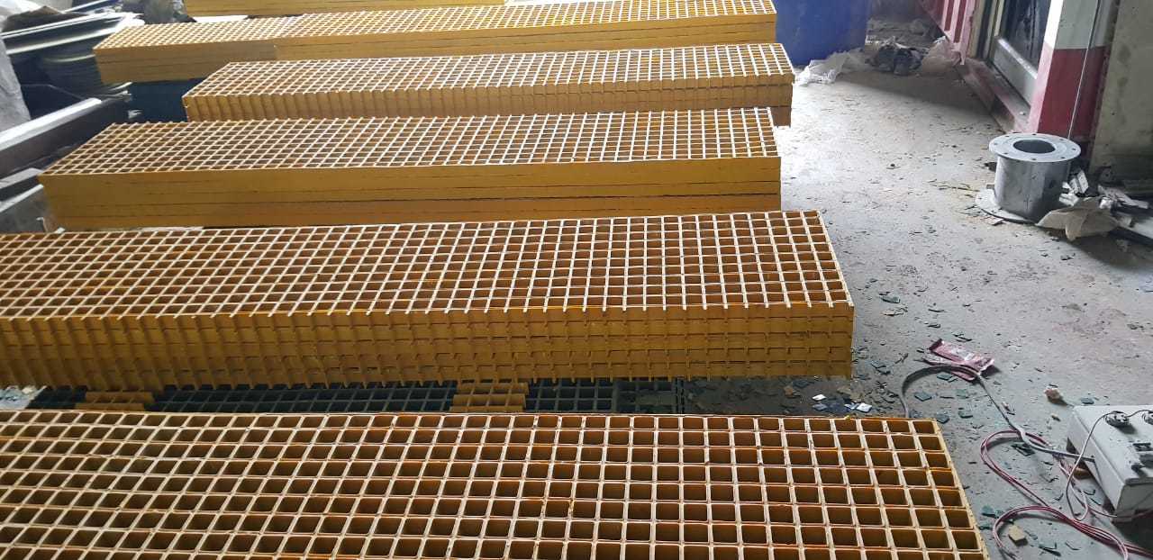 Frp Grating - Fiberglass, Standard Size, Yellow | Corrosion-resistant, Non-conductive, Anti-slip, Painted Surface Treatment, Easy Installation