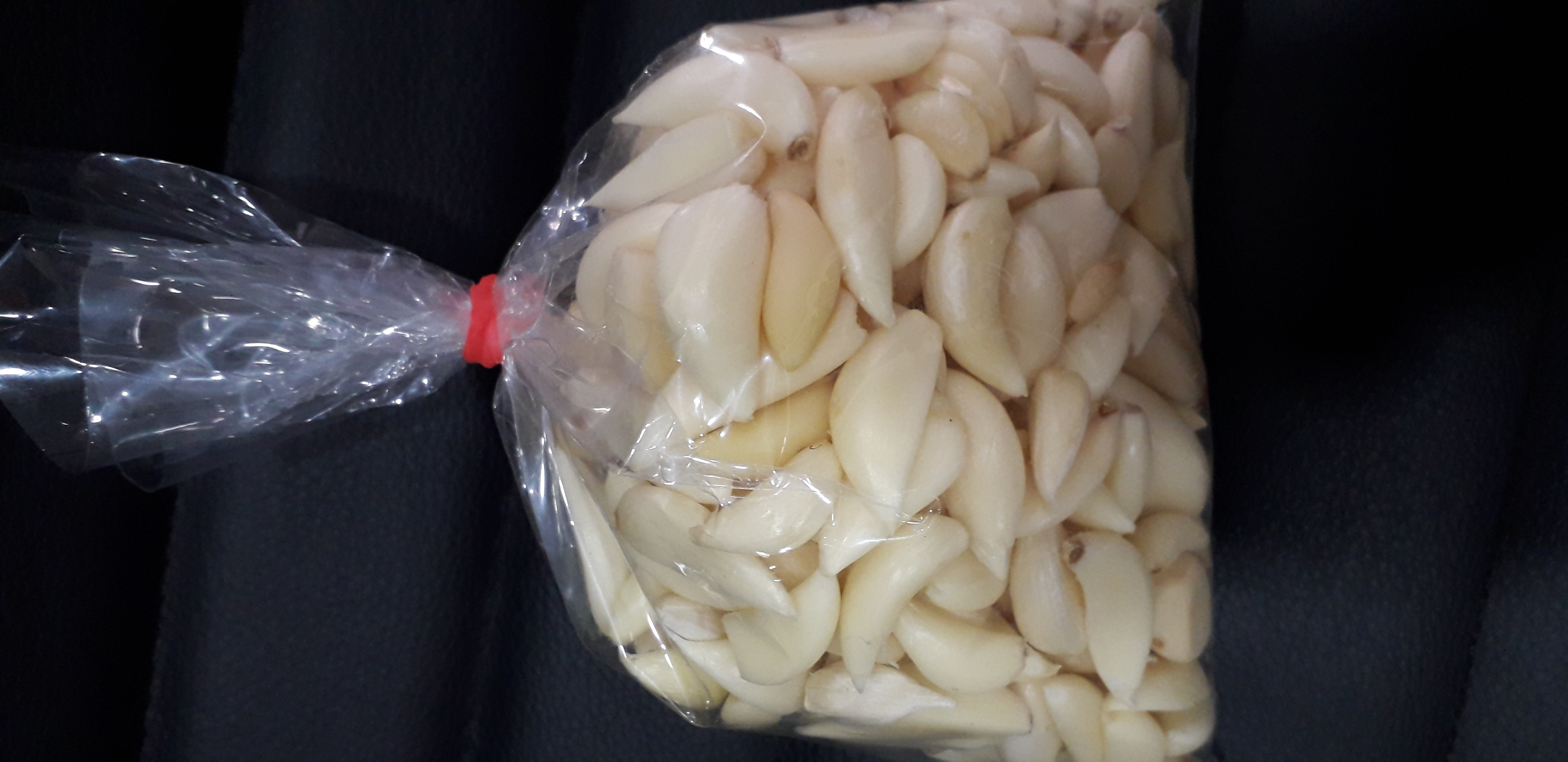 Peeled Garlic - Organic, Grade A, Fresh Texture, White Color | Preserved Vegetable With 2 Week Shelf Life For Sauces, Soups, And Pickles