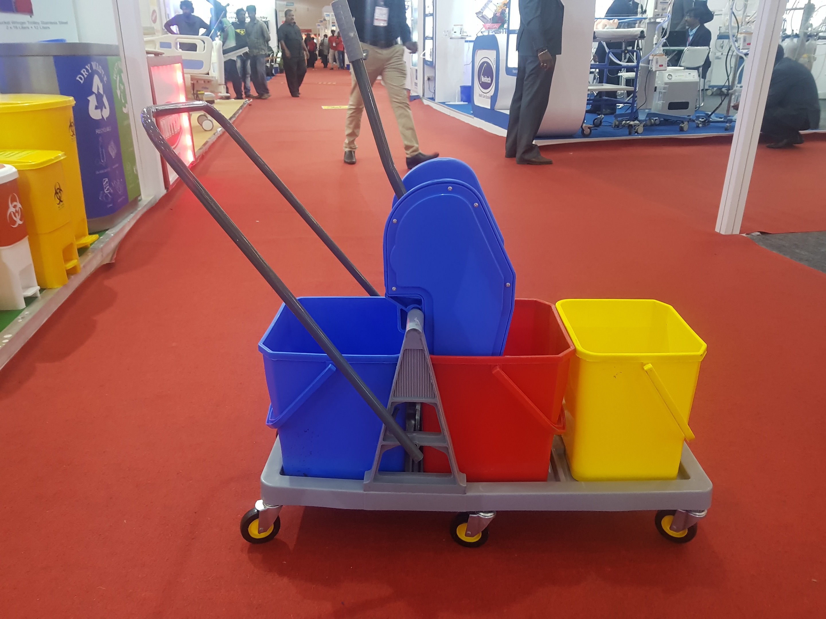 Triple Bucket Mop Wringer Trolley Application: Hospital