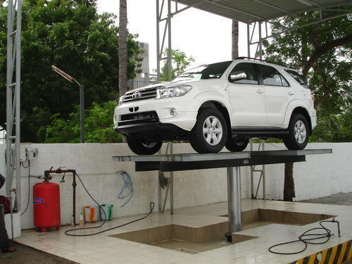Car Washing Lift - Steel, 2.5m X 4.5m, Red | 2000 Kg Capacity, Double-acting Hydraulic System, Remote Control, Corrosion Resistant, Safe, Durable, Easy Operation