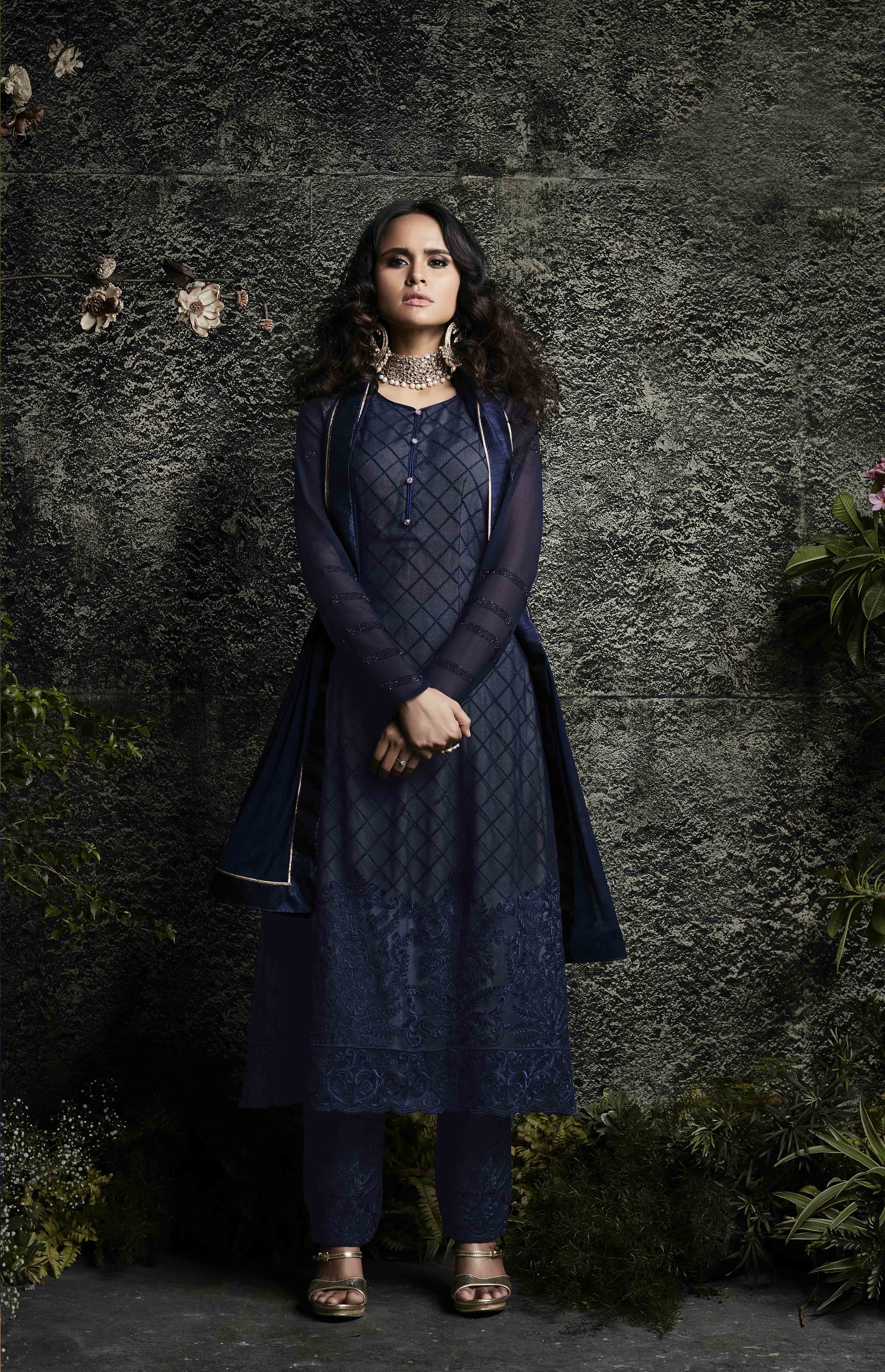 Straight-cut Salwar Suit - Georgette Silk, Santoon Inner/bottom, Embroidered Pattern , Sleeveless Style, Naznin Dupatta