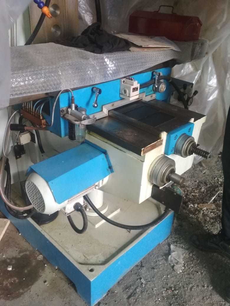 Universal Milling Machine