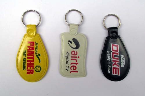 नोवेल्टीज की रिंग्स