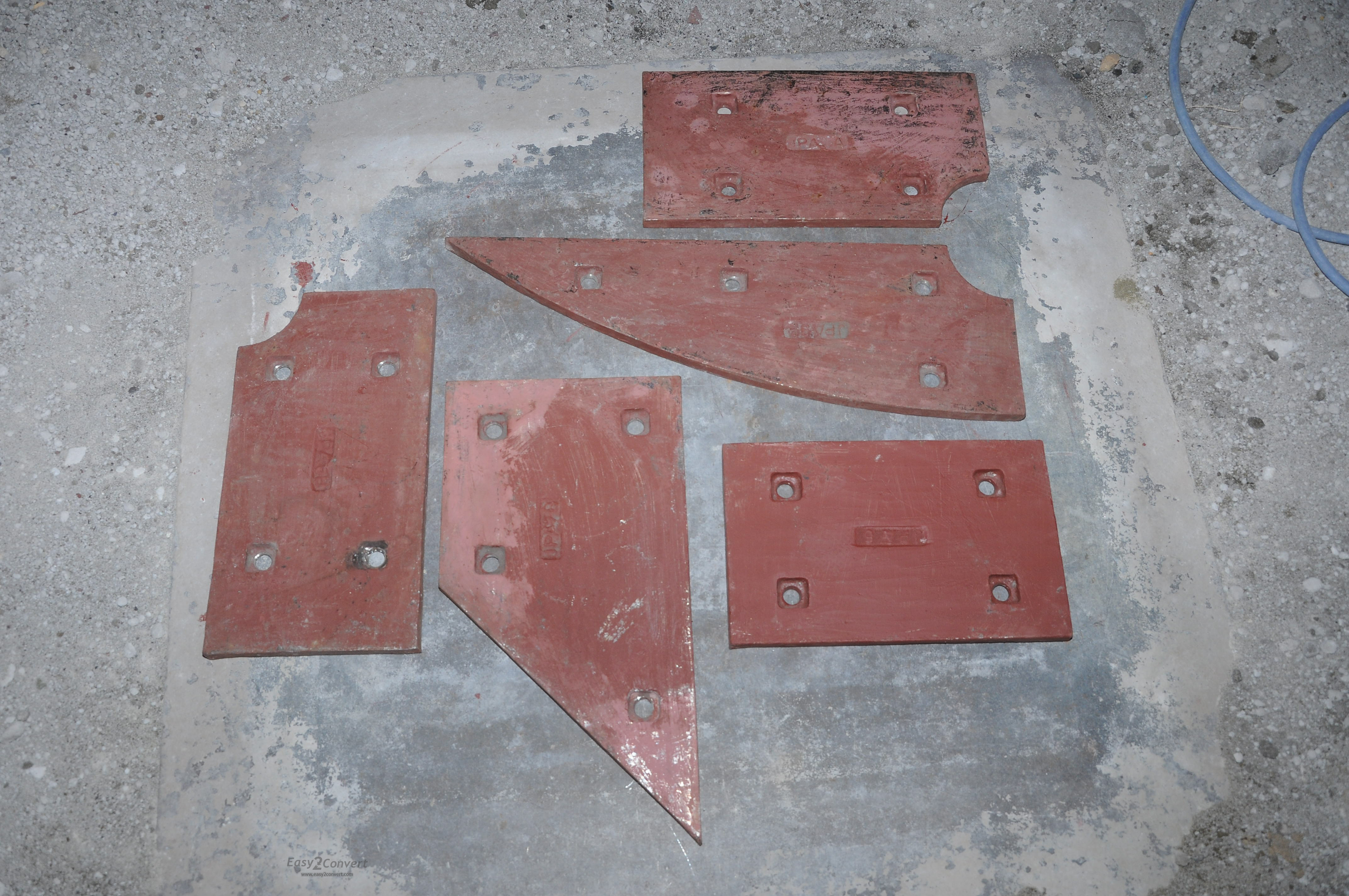 Sand Machine Spares - Cast Iron Blowbar , Rust Resistant Coating, Sturdy Design, Lightweight, Red Finish For Rock Crushing Machinery