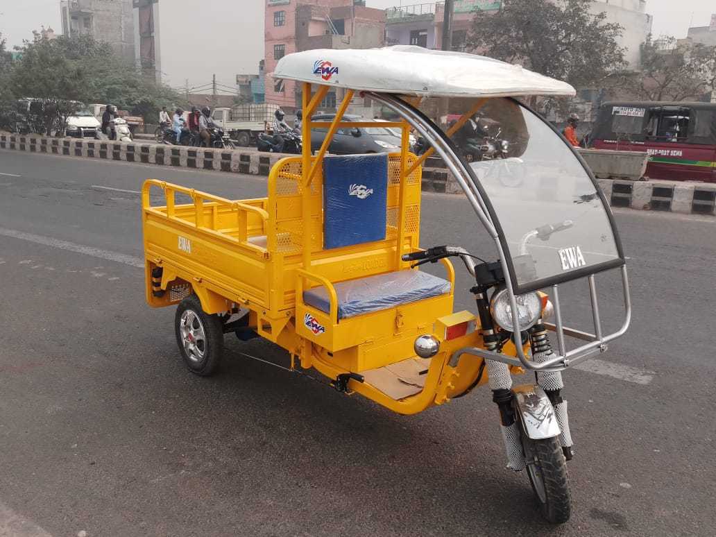 Loading Electric Rickshaw Displacement: 2798 X 1340 X 997
