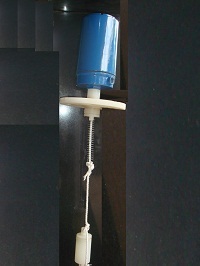 Displacer Type Level Switch - Vacuum To 15 Kg/cm2 Pressure Range | Accurate Sensing, High-temperature Resistance, Custom Connection Options
