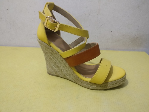 सैंडल वेज हील