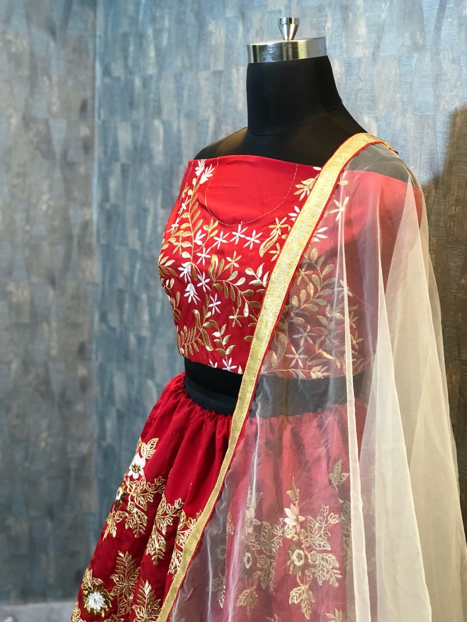 Red Lehenga Chunni With Golden Dupatta