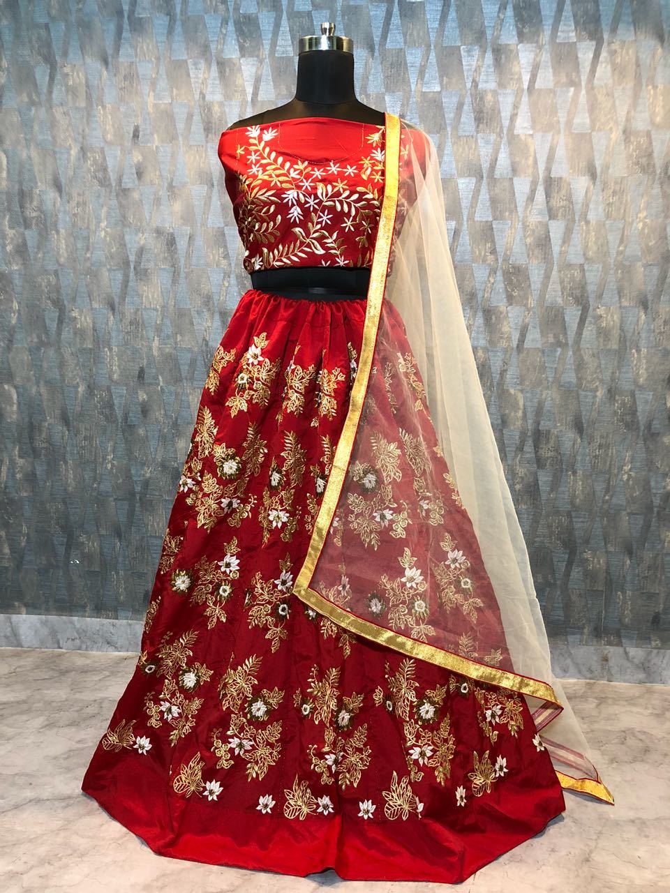 Red Lehenga Chunni With Golden Dupatta