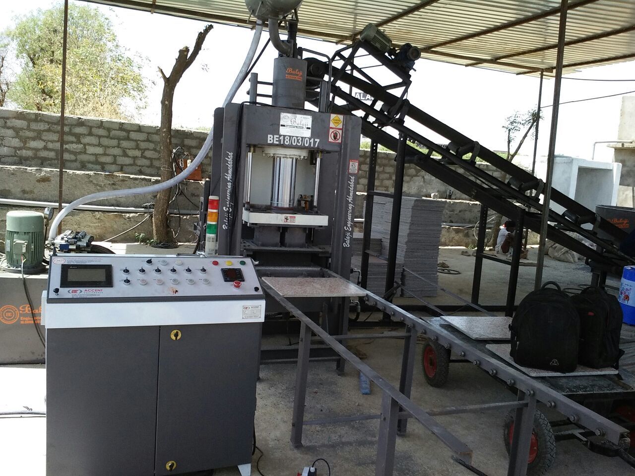 Vibro Press Machine - Automatic Hydraulic Fly Ash Brick, Block, Paver & Hollow Block Maker | Plc Controlled, Platform Vibration, 1-year Warranty