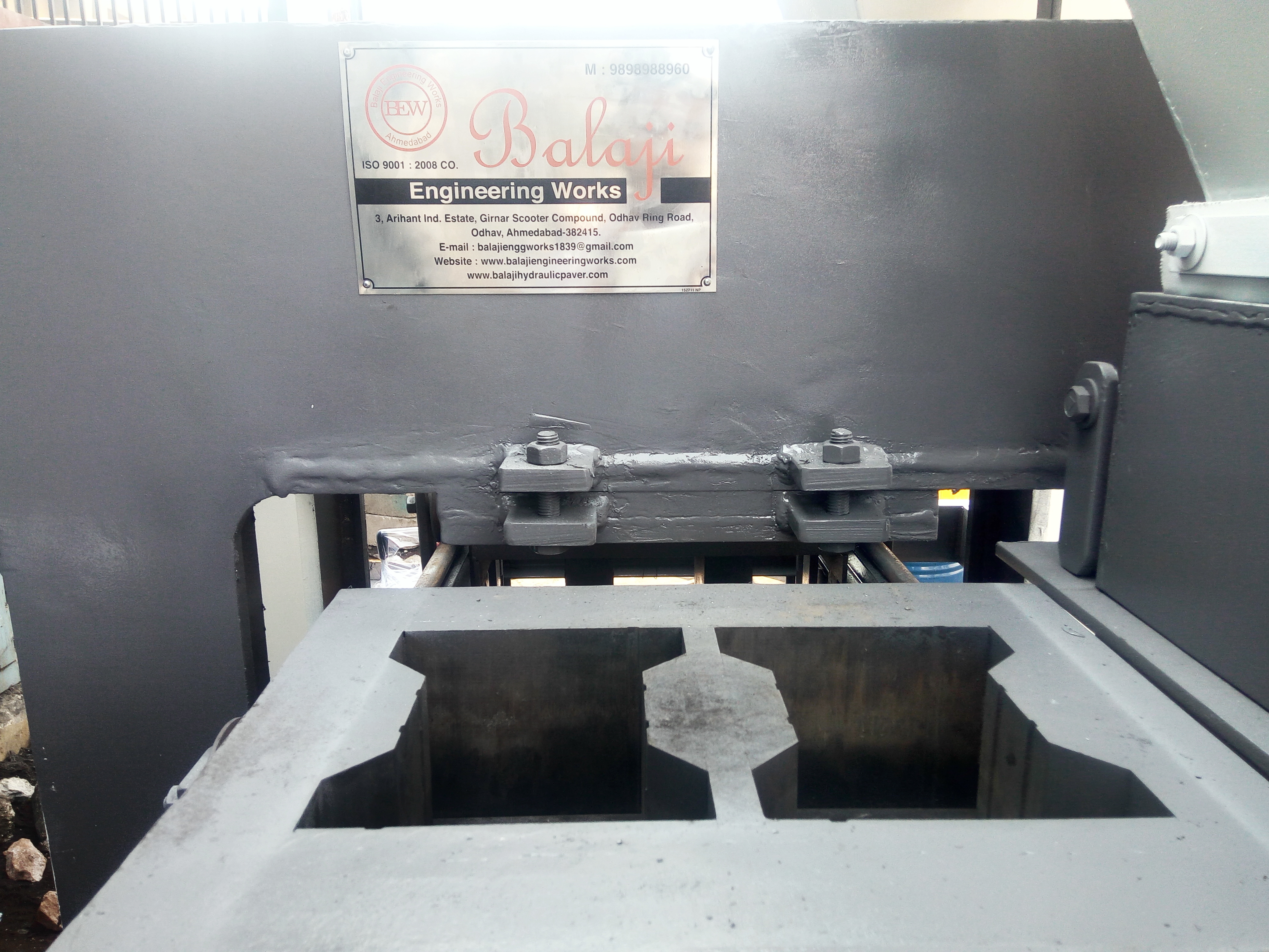 Bew - Ma5040 Hydraulic Fly Ash Bricks & Paver Making Machine - 5000 Bricks/shift, 4000 Pavers/shift, 70 Ton Capacity, 1 Year Warranty