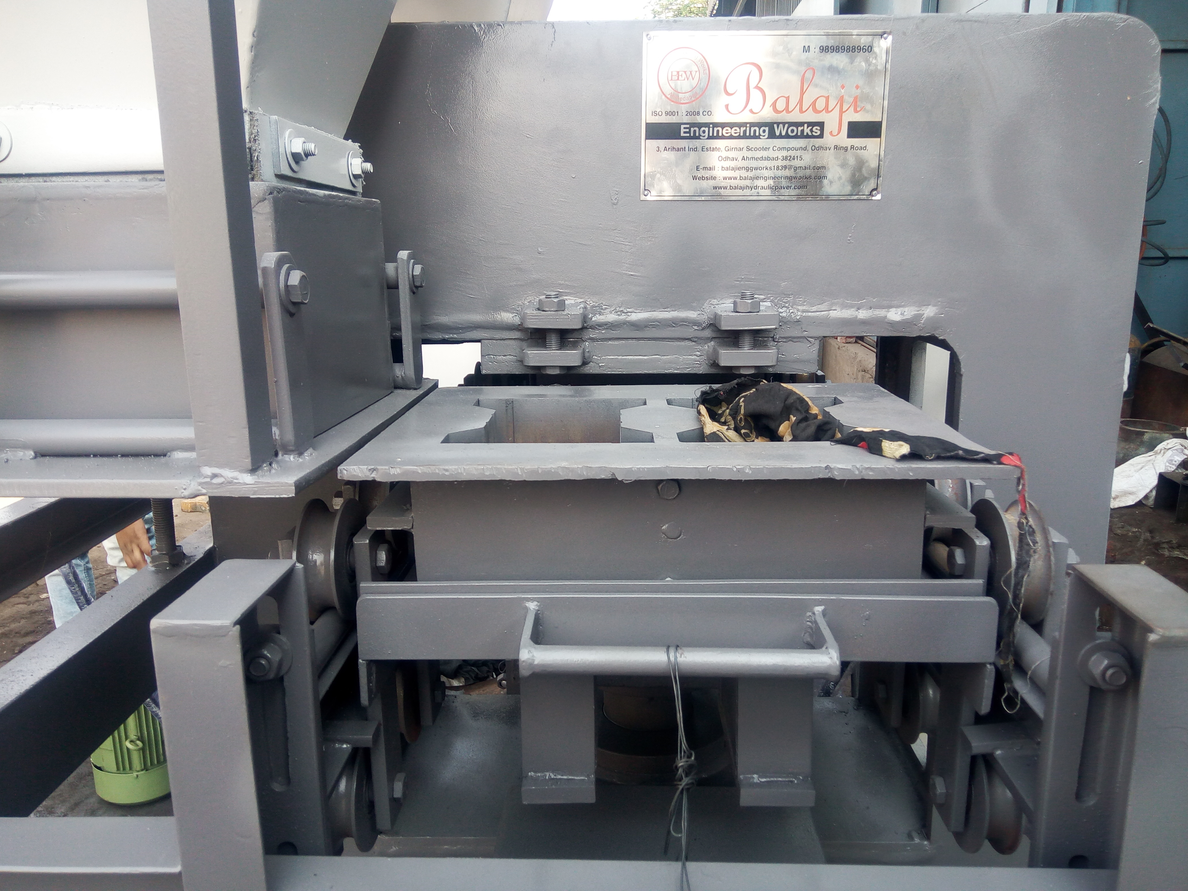 Bew - Sa6050 Semi Auto Fly Ash Bricks & Block Making Machine (2 In 1 Slider)