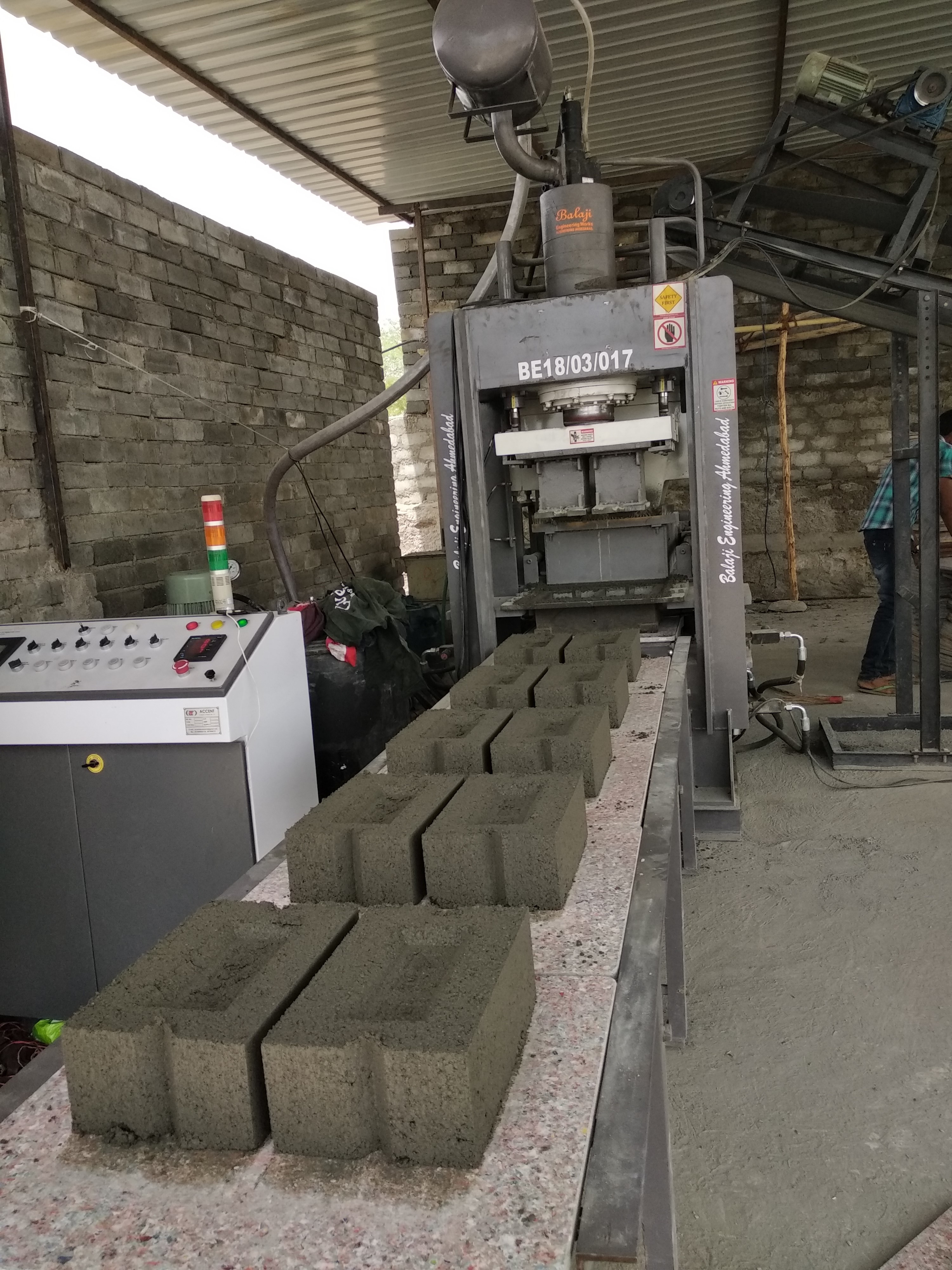 Bew - Fa200 Automatic Fly Ash Bricks Making Machine Pallet Size: 210 X 130 X 75 (Maximum As Per Party Requirement)