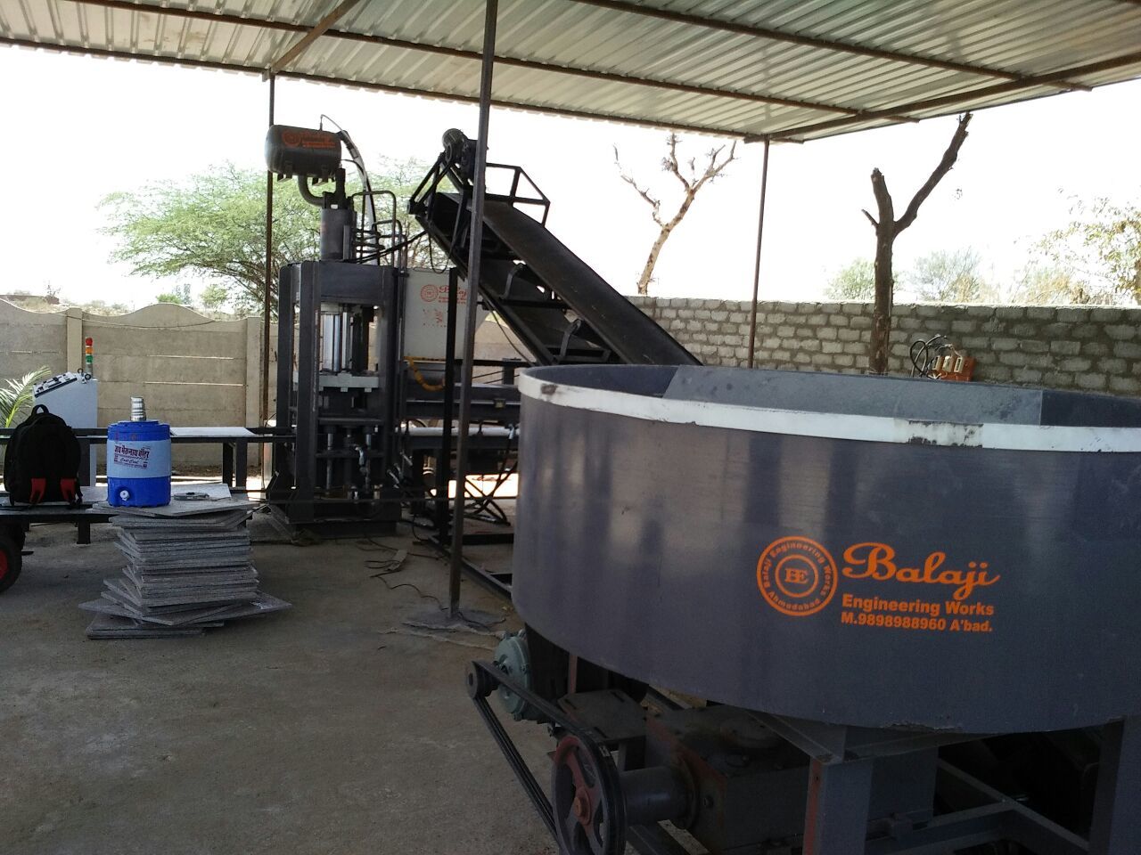 Fully Automatic Fly Ash Brick Making Machine - 2400 Bricks Per Hour, 210x130x75 Pallet Size | Plc Control Panel, Hydraulic Pressure Method, 1-year Warranty, High Production Efficiency