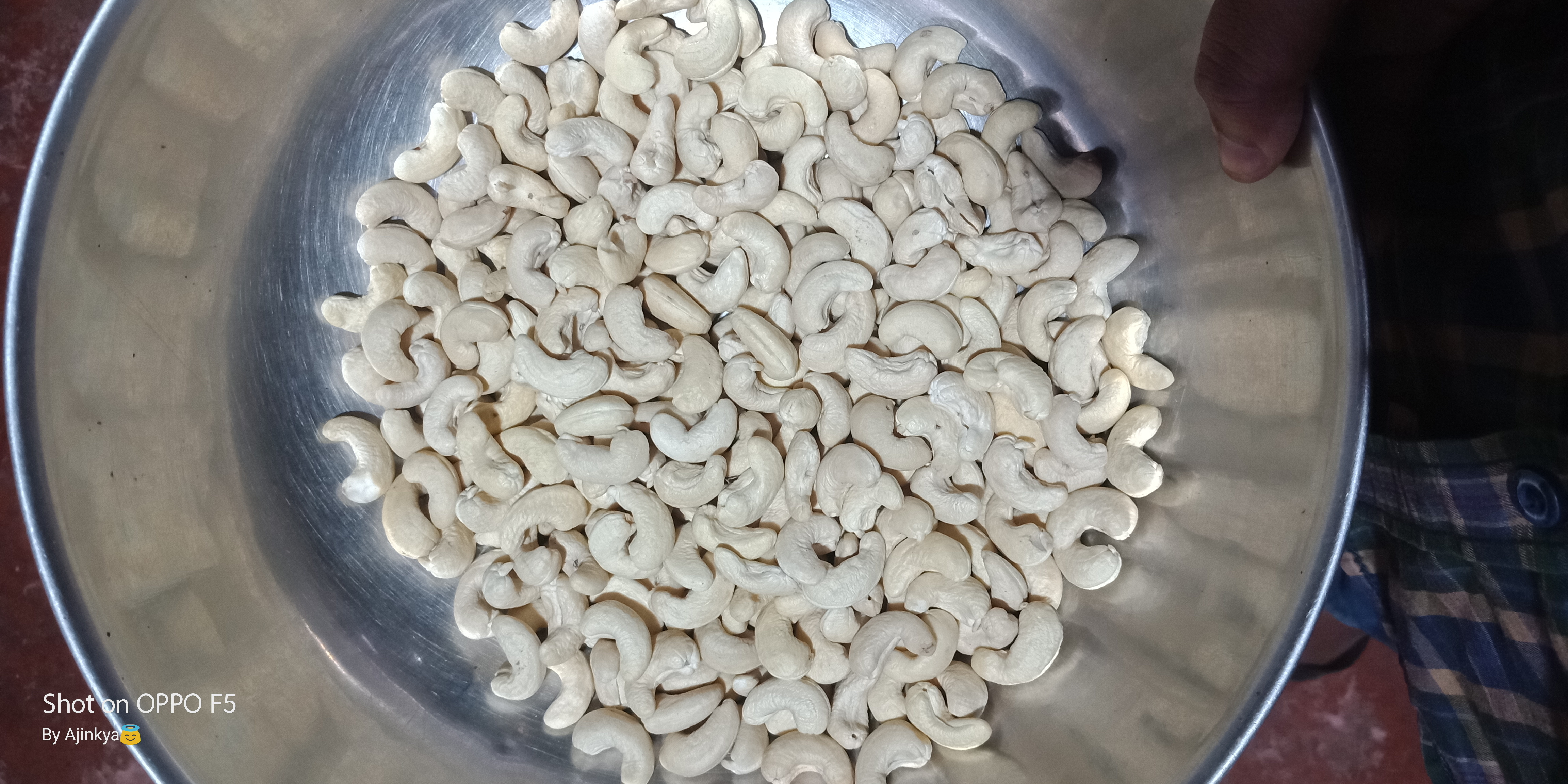 Whole Cashew Nuts - Off-white, Kidney Shaped | Healthy Snack, Delicious Taste, Easy Digestion, Long Shelf Life