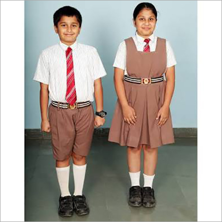 लड़कों के स्कूल की वर्दी