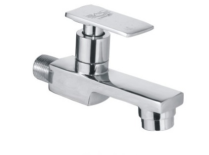 फ्लैंग के साथ ब्रास बिब कॉक