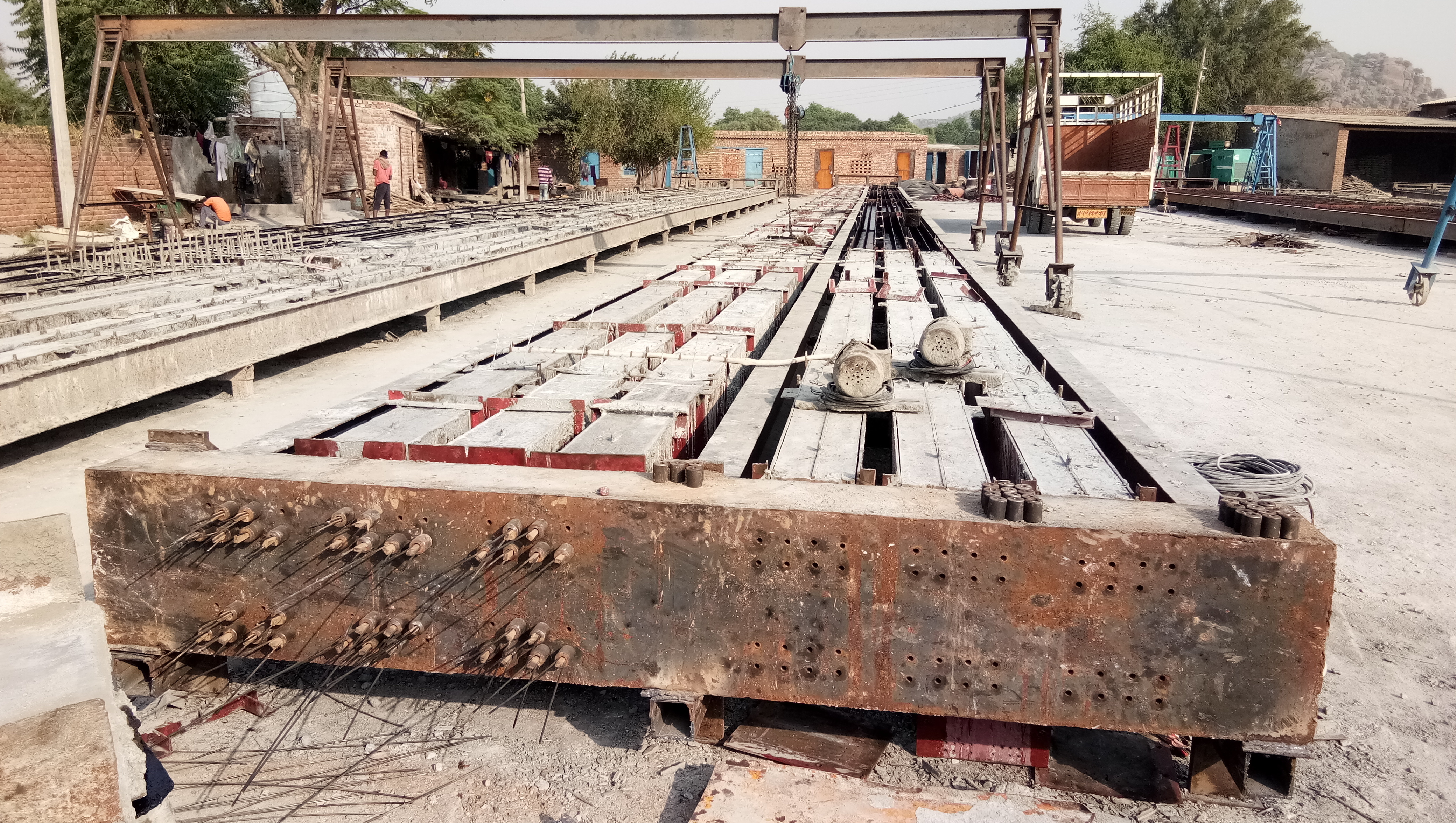 Psc Electric Pole Mould - Steel Material, 400-450 Weight, H R Steel Molding | Flawless Production Of Pole Benches, Easy Installation, 10-year Mould Life