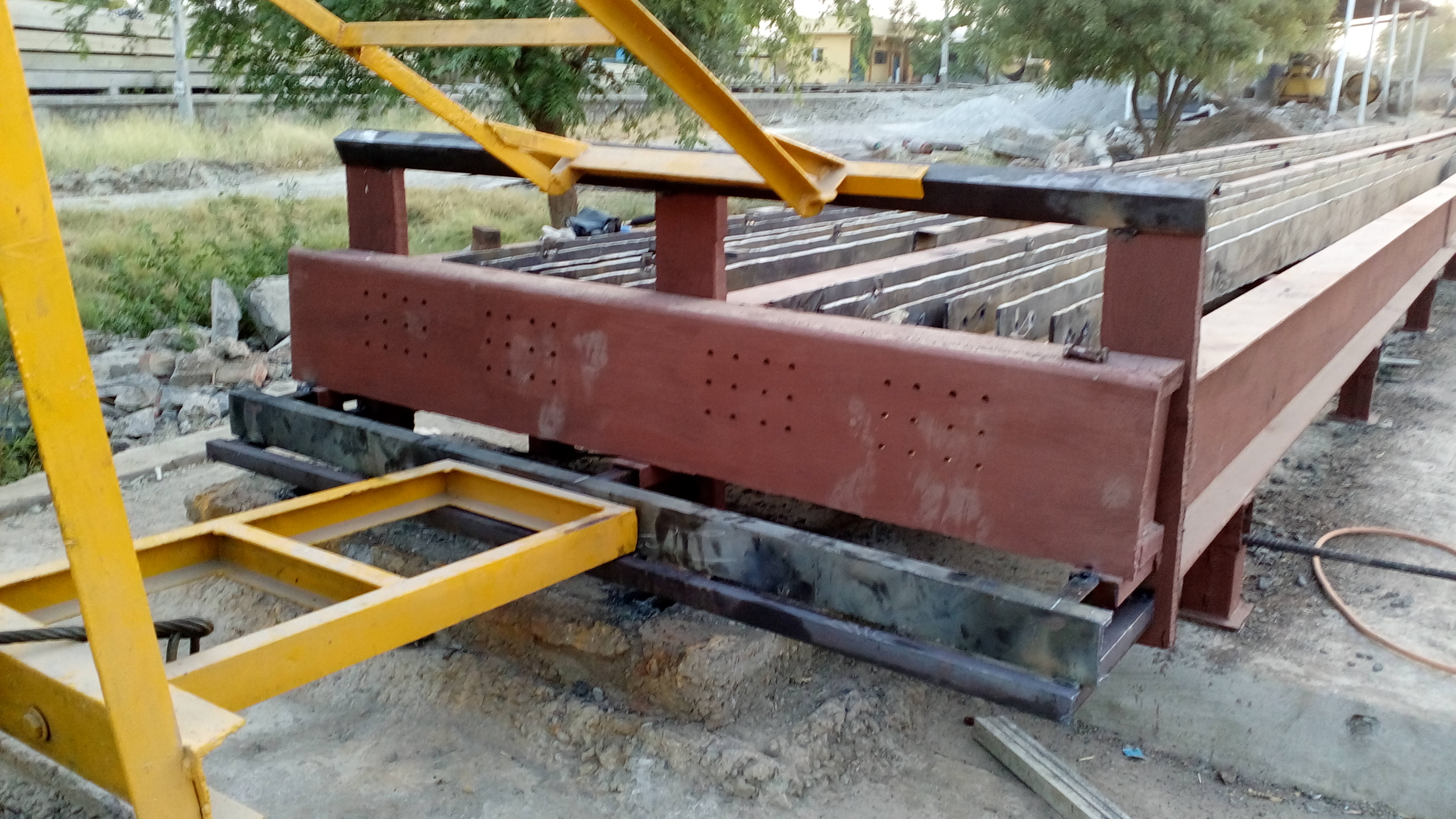 Psc Electric Pole Mould - Steel Material, 400-450 Weight, H R Steel Molding | Flawless Production Of Pole Benches, Easy Installation, 10-year Mould Life
