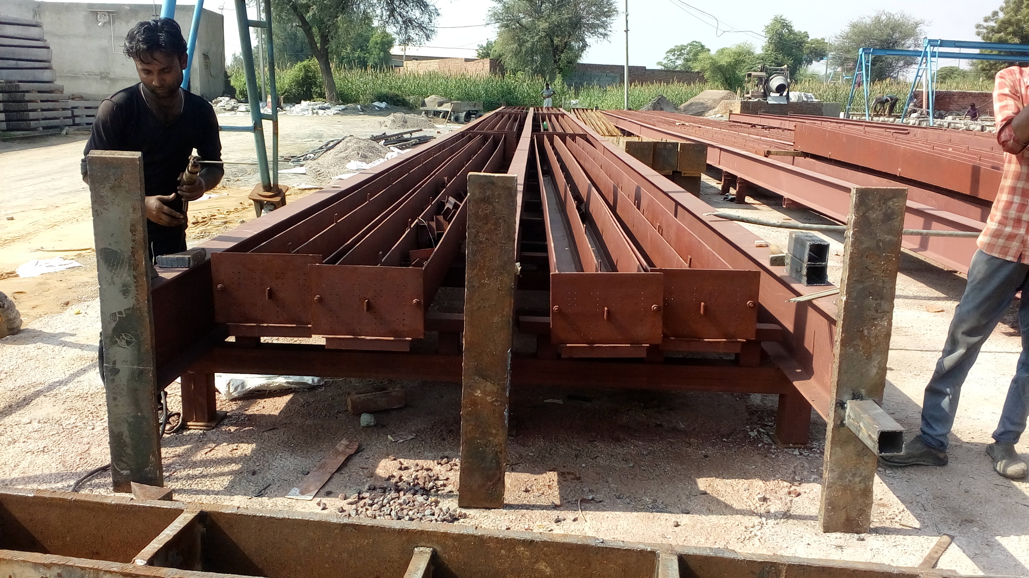 Psc Electric Pole Mould - Steel Material, 400-450 Weight, H R Steel Molding | Flawless Production Of Pole Benches, Easy Installation, 10-year Mould Life