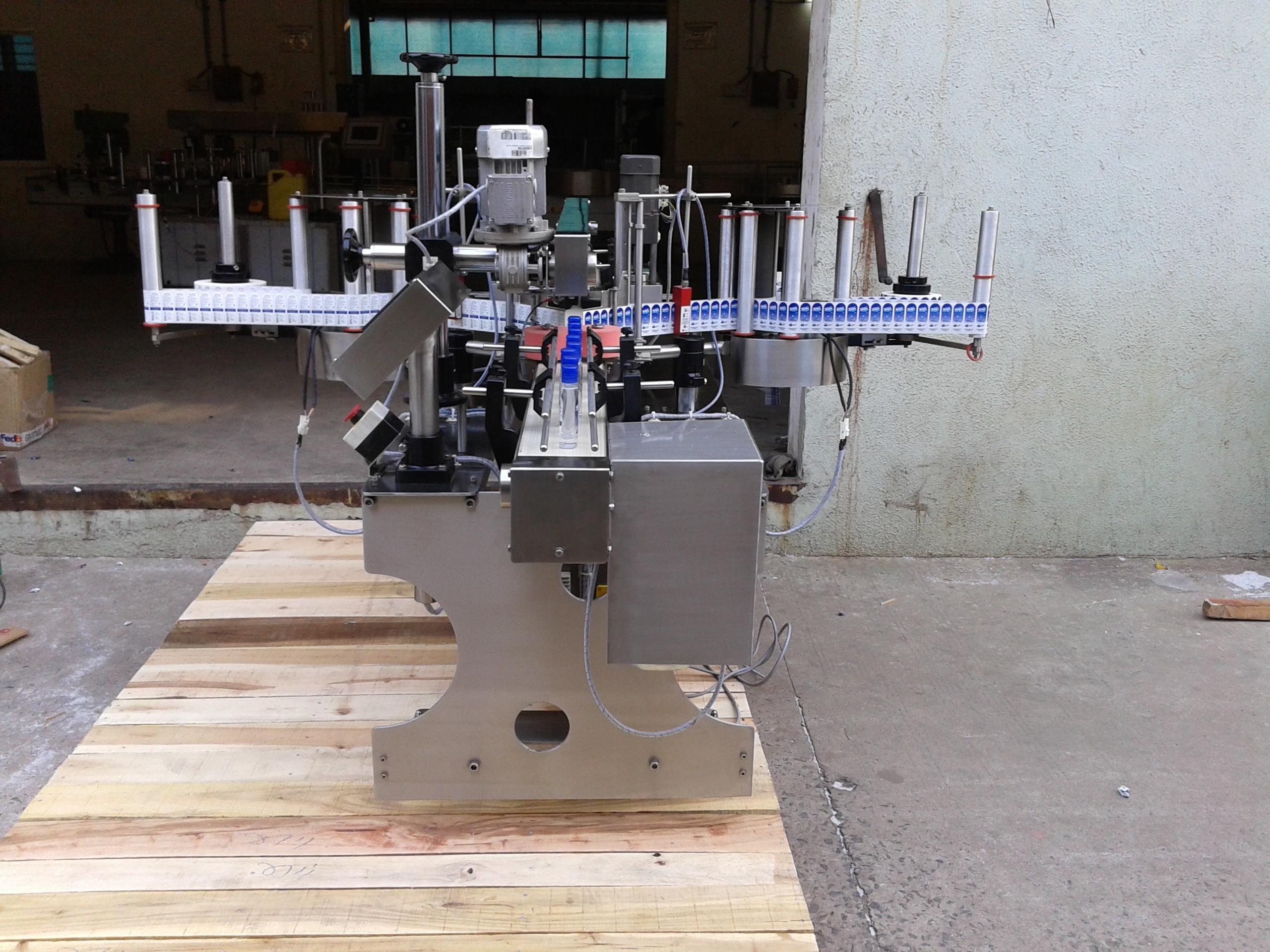Front Back Sticker Labelling Machine Accuracy: 1 %