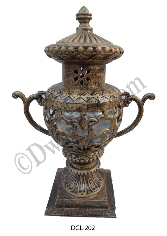 Retro Design Cast Iron Gate Light