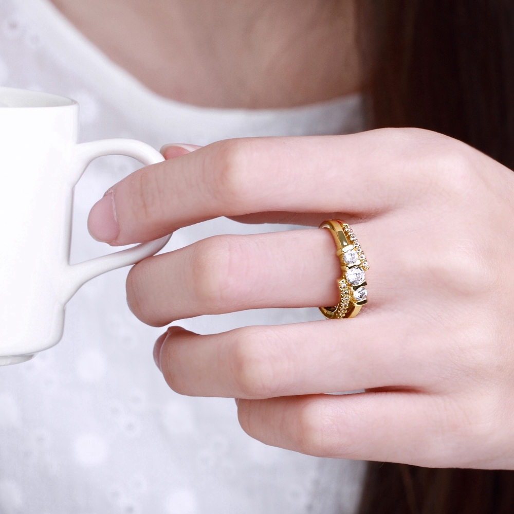 High Grade Crystal Golden Ring Gender: Unisex