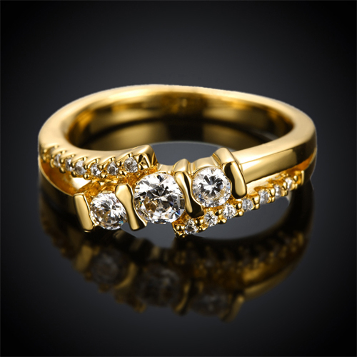 High Grade Crystal Golden Ring Gender: Unisex