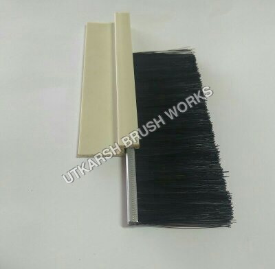 Strip Brush Plastic Section - 1 Meter Length, 4mm Brush Thickness, Black Bristles | Ideal for Door Sealing, Duct Sealing, Cable Entry Areas
