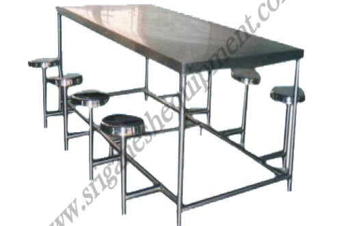 डाइनिंग टेबल