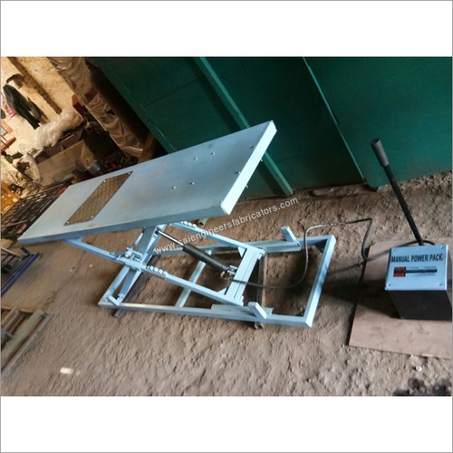 Hydraulic Motorcycle Lift Lifting Capacity: 250-350  Kilograms (Kg)