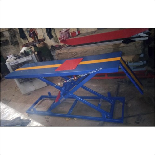 Two Wheeler Scissor Lift Lifting Capacity: 300  Kilograms (Kg)