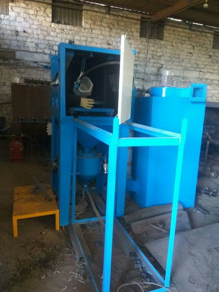 Cabinet Type Sand Blasting Machine
