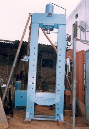 हाइड्रोलिक उत्पाद और उपकरण