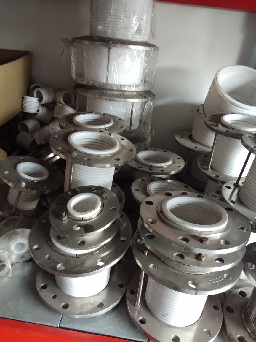 Ptfe Lined Hose - Pure Ptfe Assembly With Ss 304 Wire Braiding, 4 Bar Pressure, 270â°c Temperature, Suitable For Highly Corrosive Chemicals