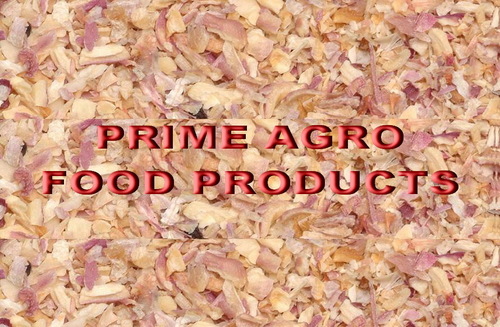 सूखे हुए लाल प्याज बारीक कटा हुआ