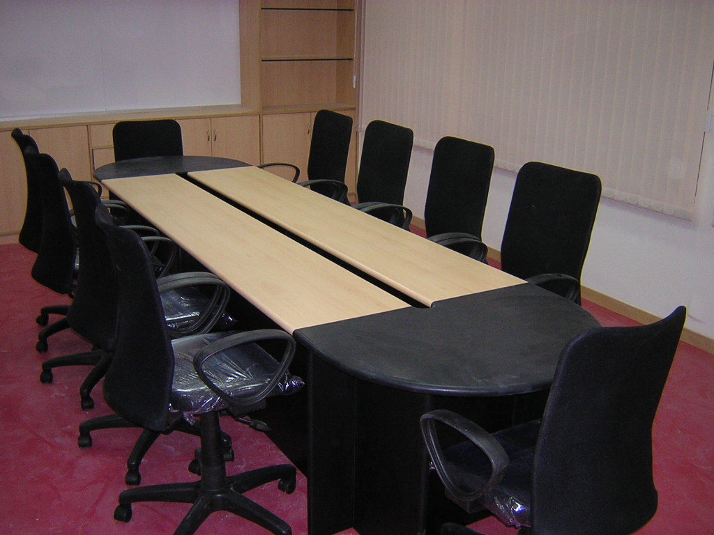 Machine Made Office Work Station And Cubicles